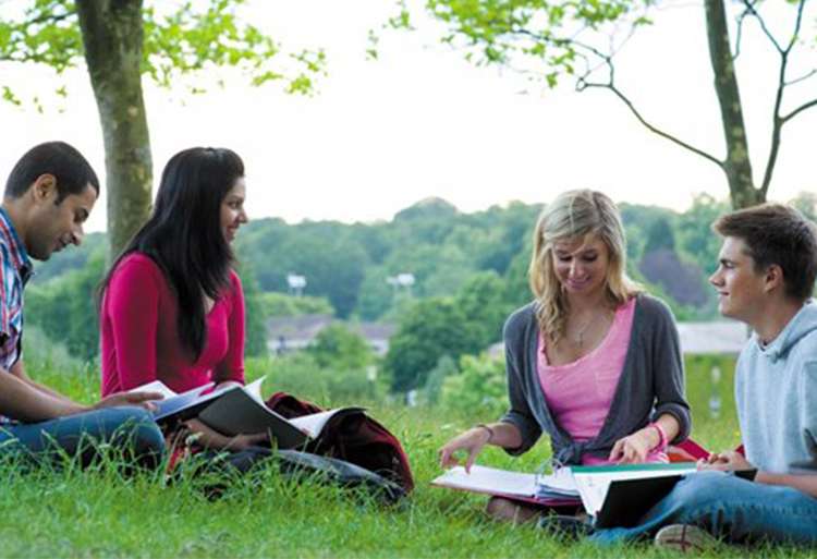 Enquête sur l’aide financière aux étudiants Marocains
